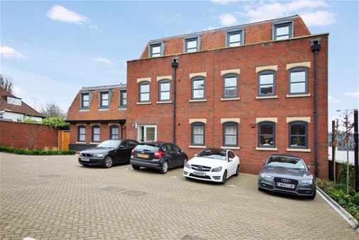 Pembroke Court, Thompsons Close, Harpenden, AL5 4FH